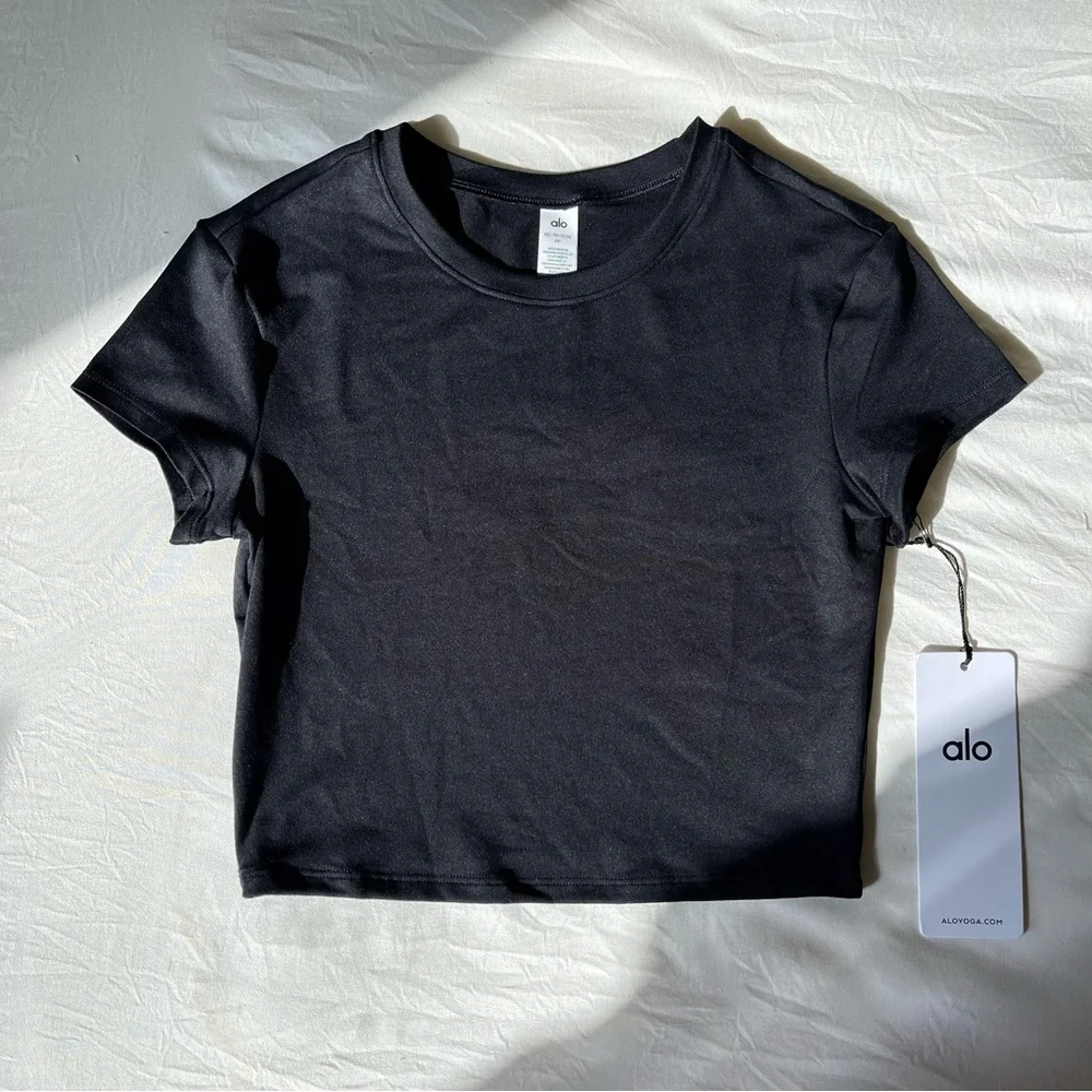 Brand New- Alosoft Crop Finesse Short Sleeve in Black 🖤 - Picture 4 of 14